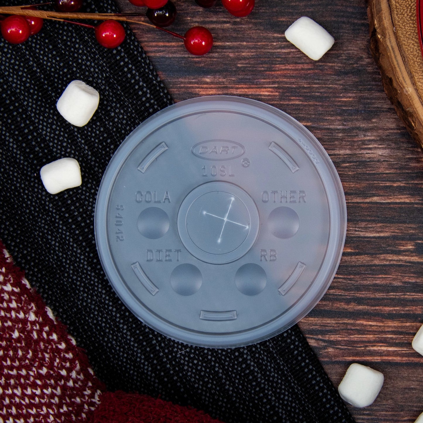 Dart 10oz HIPS Plastic Straw-Slotted Lid Translucent 10SL-1000